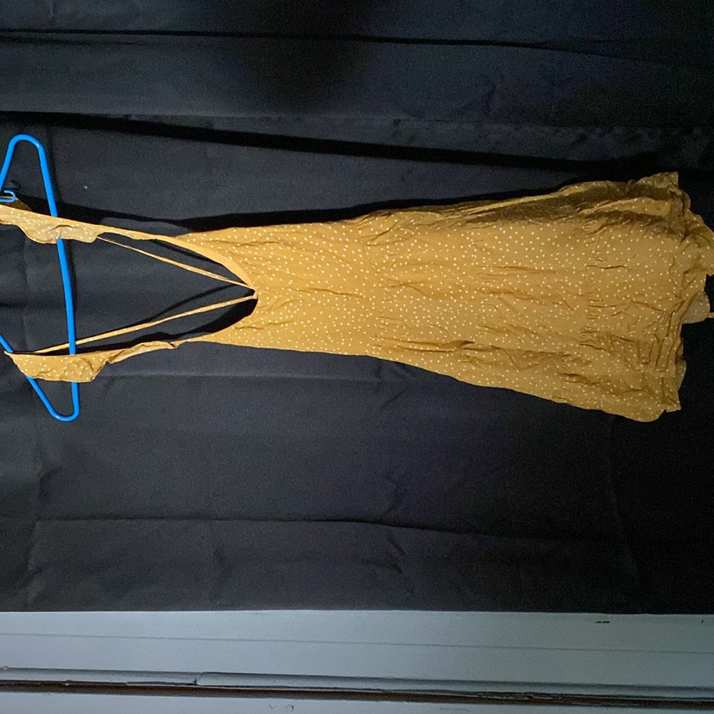 Woman’s yellow dress size XS